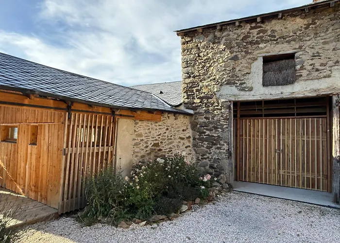 Petite Et Grande Bergeries Real